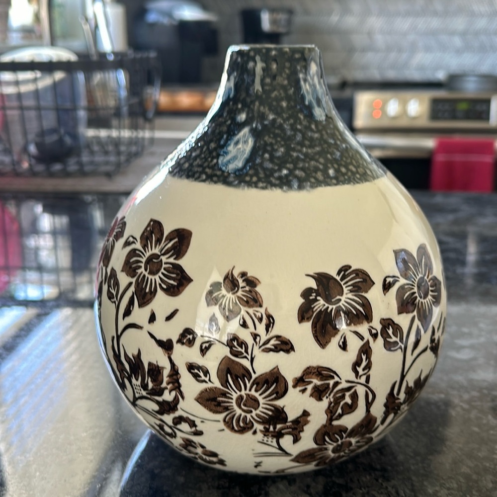 Pier 1 vase new with tags